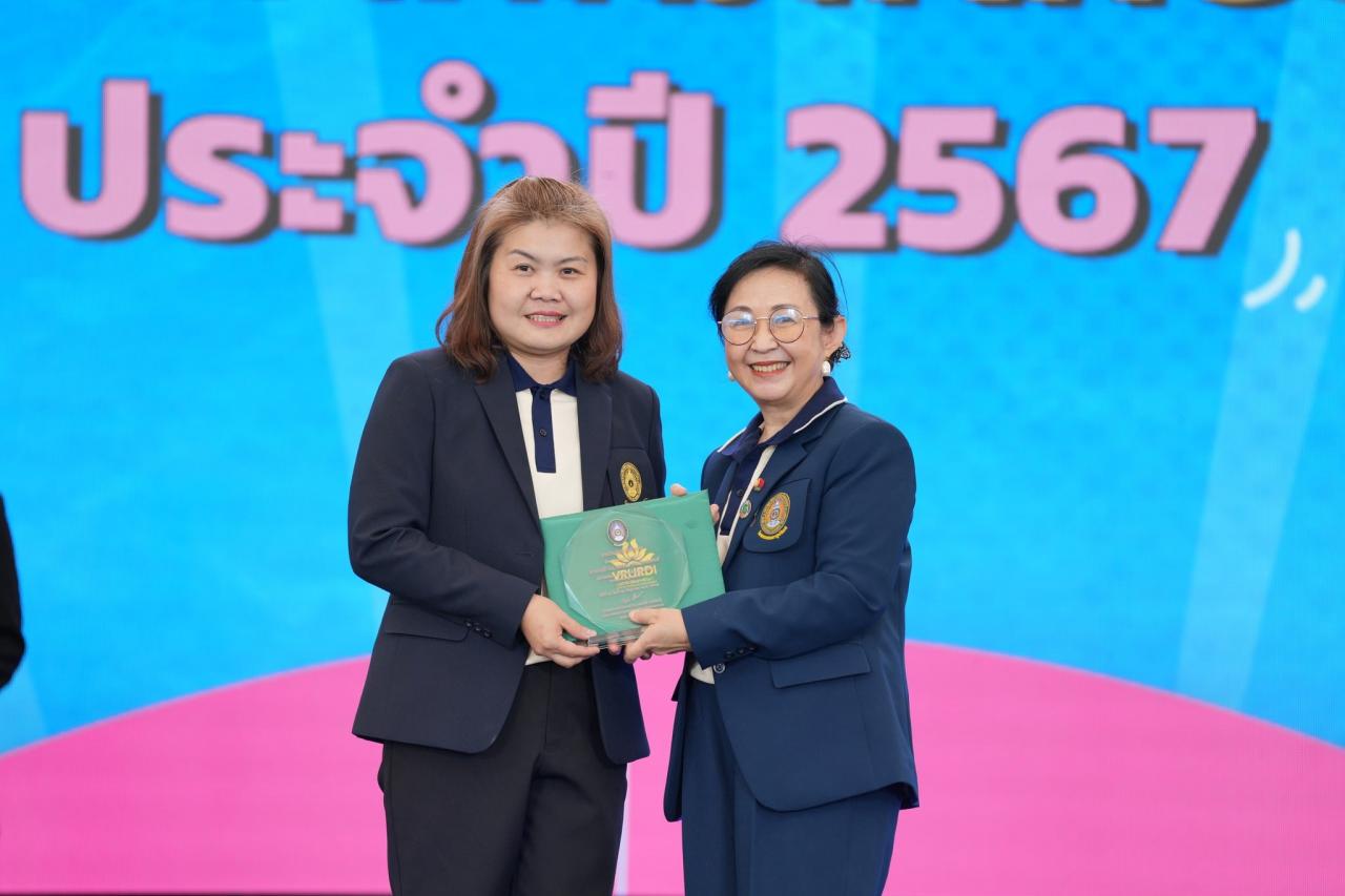 30 กรกฎาคม 2568 รอง ผอ.สสร.รับโล่รางวัลและรับมอบเกียรติบัตรเชิดชูเกียรติรางวัลนักวิจัยดีเด่น ด้านการตีพิมพ์เผยแพร่ ระดับเหรียญทองแดง ประจำปี 2567