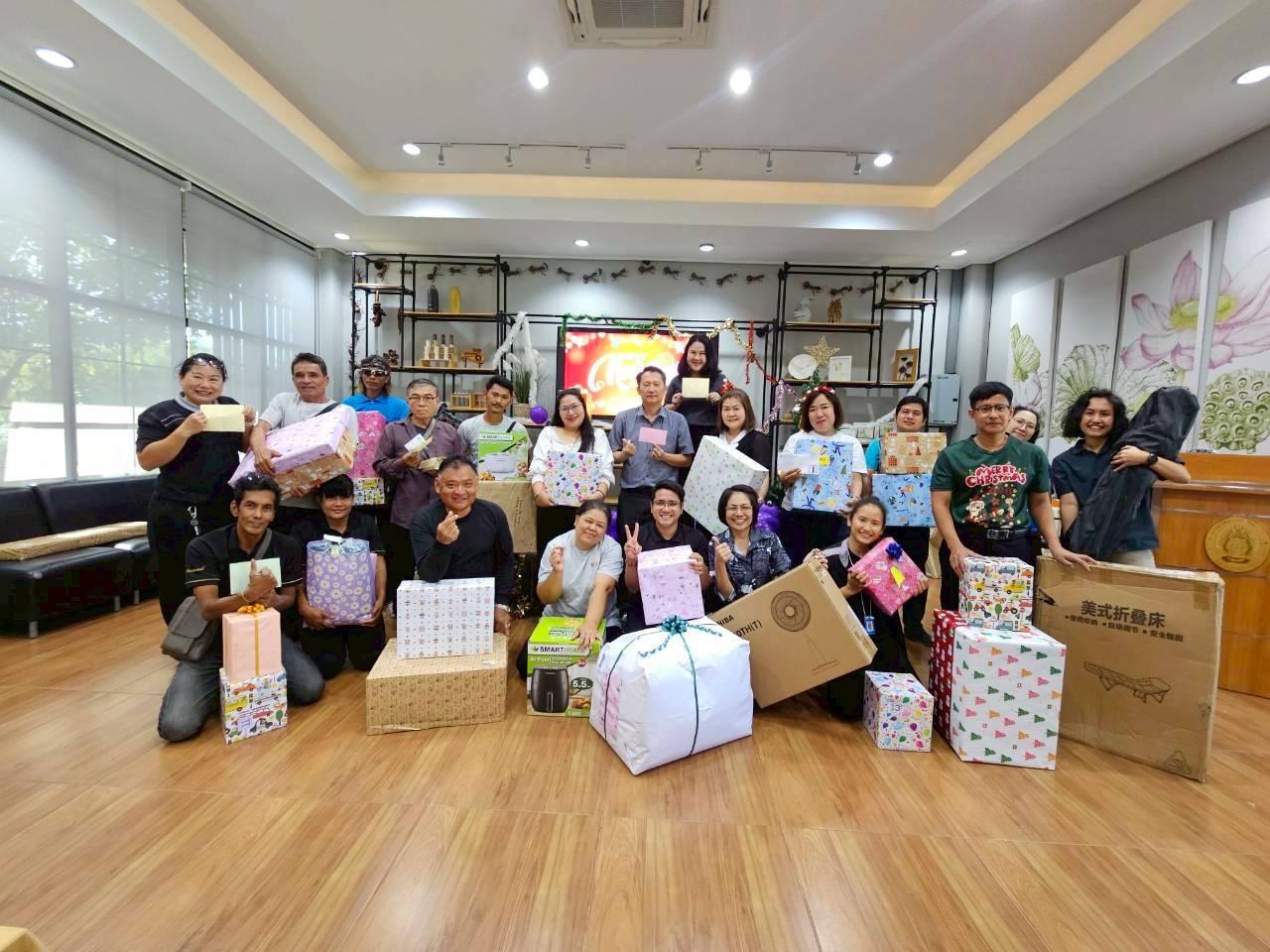 25 ธันวาคม 2568 กิจกรรมสานสัมพันธ์ สร้างสุข ส่งเสริม สามัคคี สดใส รวมใจสสร. Happy Life Happy Learn (งานปีใหม่)  
