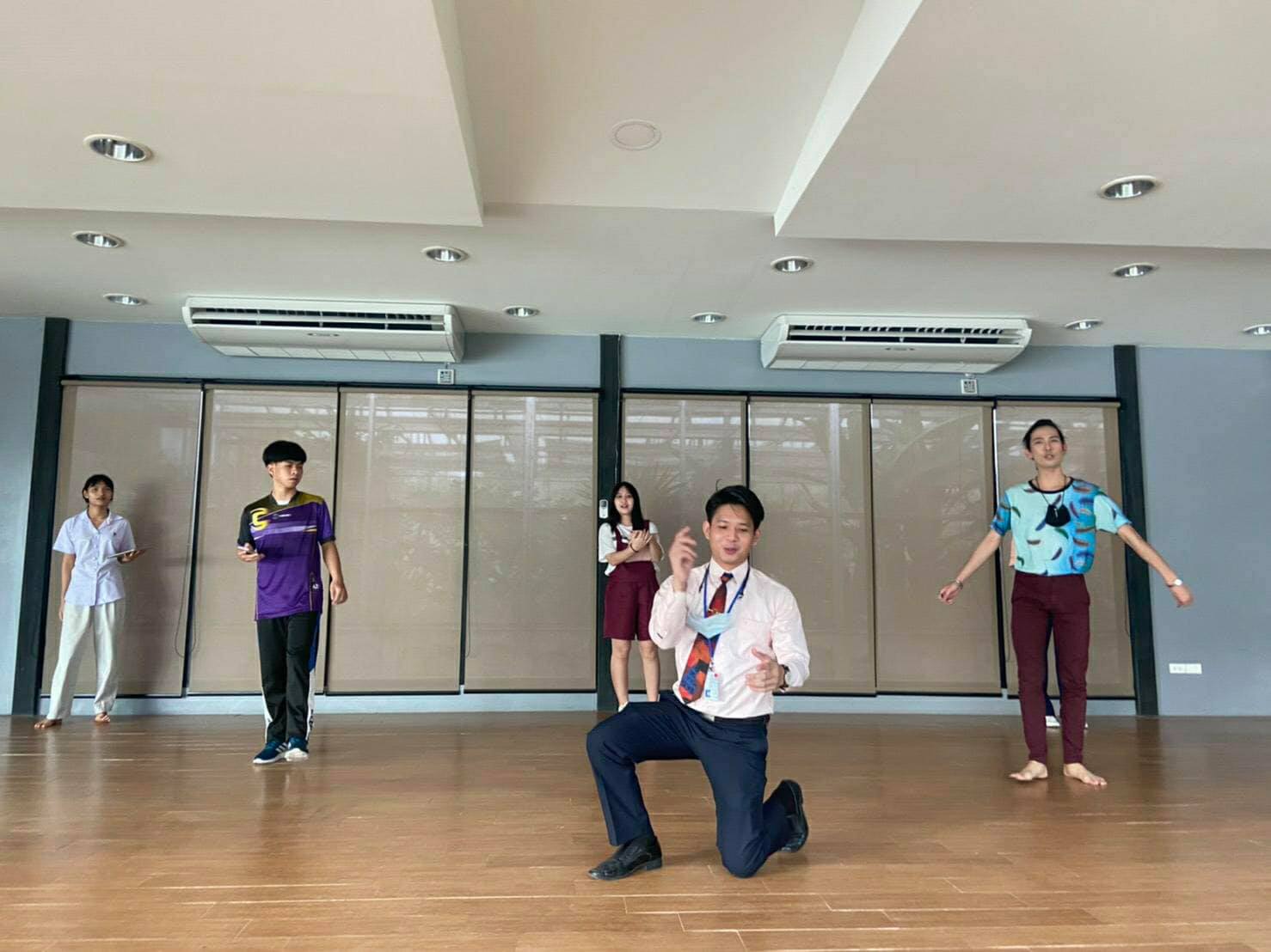 25 มิถุนายน 2564 กิจกรรมการเตรียมการแสดงพิธีเปิดศูนย์เรียนรู้ฯ "Valaya Land ดินแดนแห่งความพอเพียง