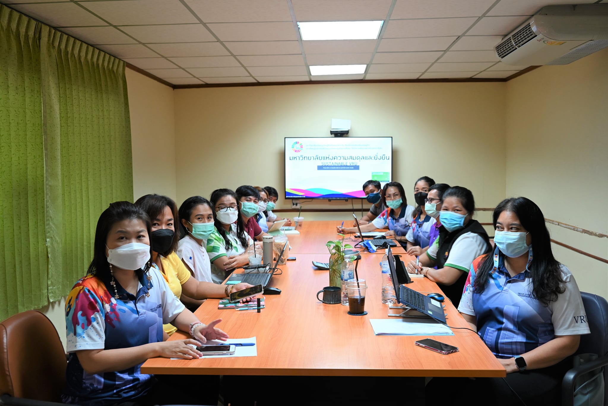 2 พฤศจิกายน 2564  กิจกรรม มหาวิทยาลัยแห่งความสมดุล และยั่งยืน การถ่ายทอดทิศทางการดำเนินงานของมหาวิทยาลัย ระยะ 5 ปี ประจำปีงบประมาณ 2565   (SUSTAINABLEVRU)   