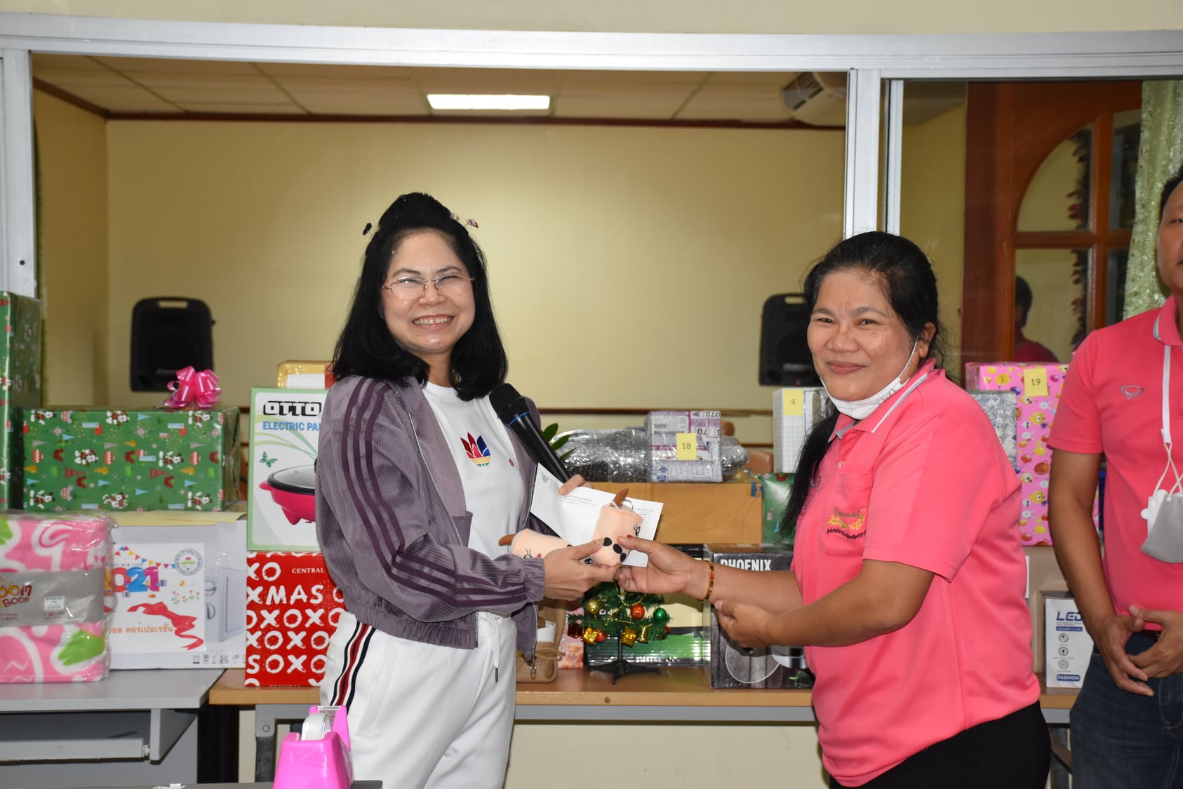 25 ธันวาคม 2563 กิจกรรมจับของขวัญปีใหม่  และอวยพรเนื่องในวันขึ้นปีใหม่ ปี 2564