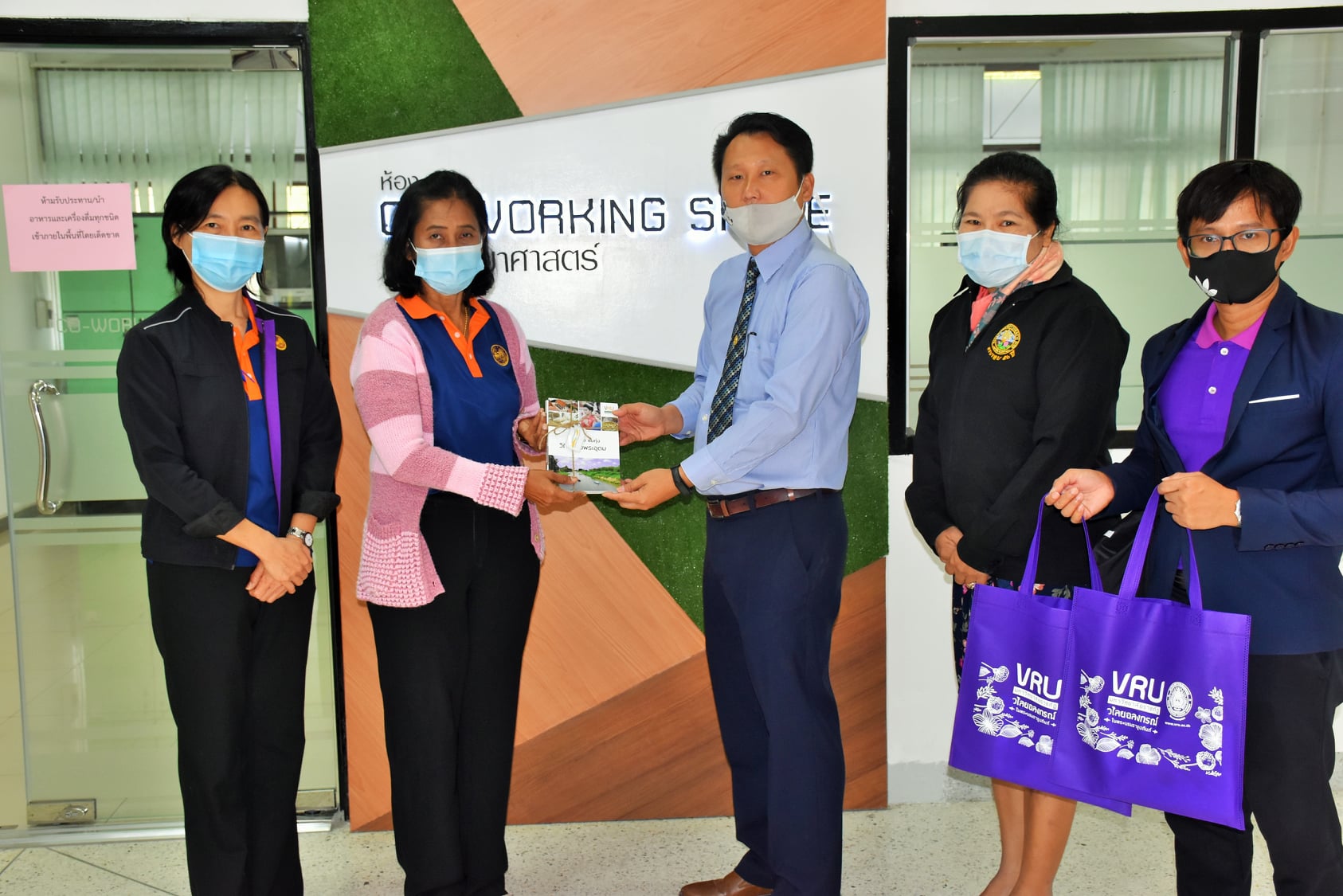 23 ธันวาคม 2563  กิจกรรมการต้อนรับขนส่งจังหวัดปทุมธานี  ในการเข้าตรวจเยี่ยมสถานที่ในการใช้อบรมภาคทฤษฎีสำหรับผู้ขอรับใบอนุญาตขับรถและผู้ขอต่อใบอนุญาตขับรถ