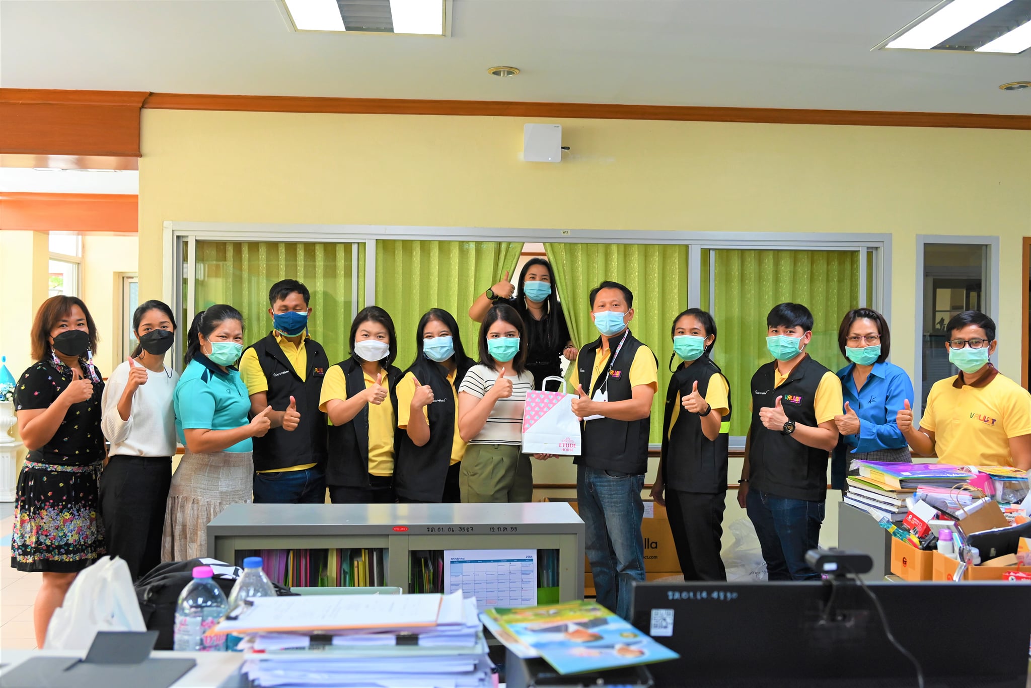 3 พฤศจิกายน 2564 LEARN-Happy Work Place  กิจกรรมมอบของขวัญวันเกิดบุคลากรสำนัก 