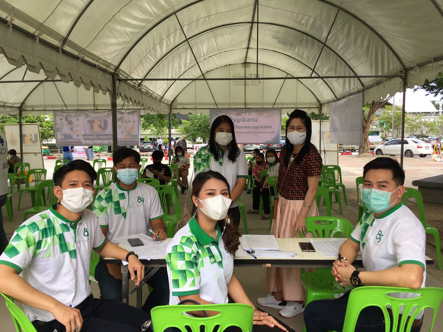 15 มิถุนายน 2564 VRUU2T มหาวิทยาลัยราชภัฏวไลยอลงกรณ์ ในพระบรมราชูปถัมภ์และทีม อว. ได้เข้ารับวัคซีนเข็มแรก 
