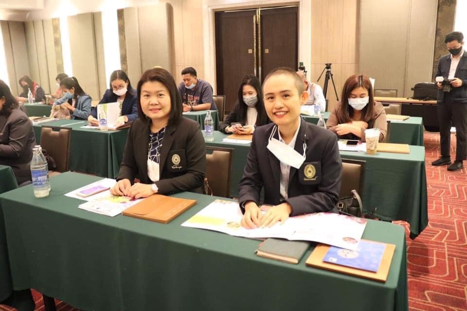 15 ธันวาคม 2563 เข้าร่วมการฝึกอบรมและพัฒนาความรู้สร้างนักวิจัยให้มีศักยภาพในการวิจัยไม้ดอกไม้ประดับสู่ตลาดโลก  