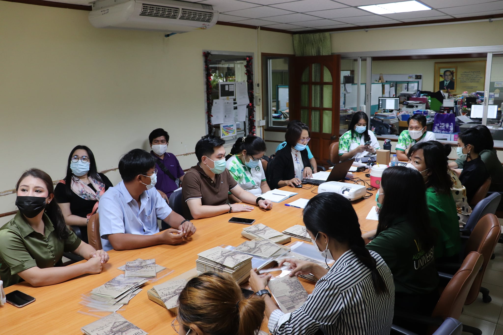 23 มิถุนายน 2564  การประชุมติดตามการดำเนินงานของสำนัก และกิจกรรมHappy Workplace (Happy Heart)