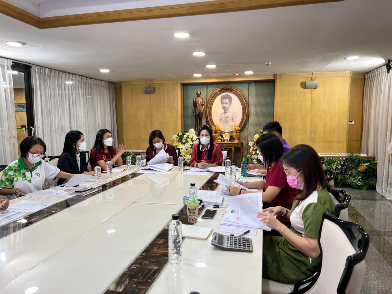 การประชุมนำเสนอโครงการยกระดับพัฒนาคุณภาพชีวิตและยกระดับรายได้ให้กับคนในชุมชนฐานราก ปี 2565 