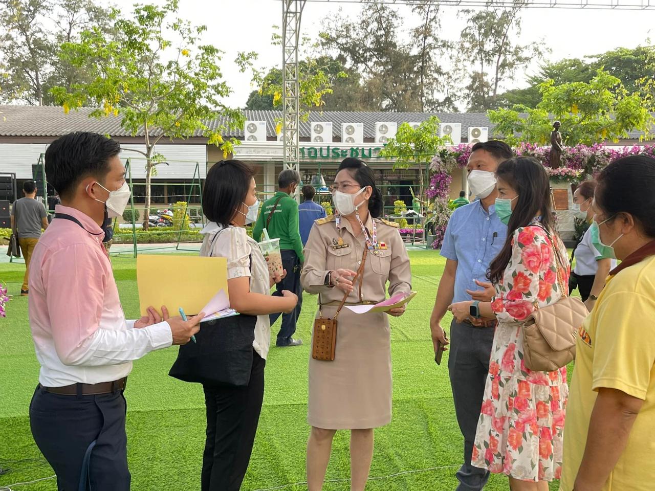 การเตรียมความพร้อมพิธีวางพวงมาลา 