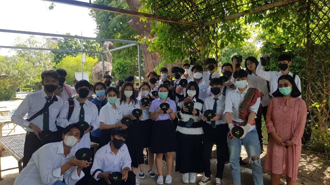 กิจกรรมการเข้าเยี่ยมชม และฝึกปฏิบัติการเรียนรู้ครูพาทำศูนย์เรียนรู้ตามหลักปรัชญาของเศรษฐกิจพอเพียง (VALAYA LAND) 