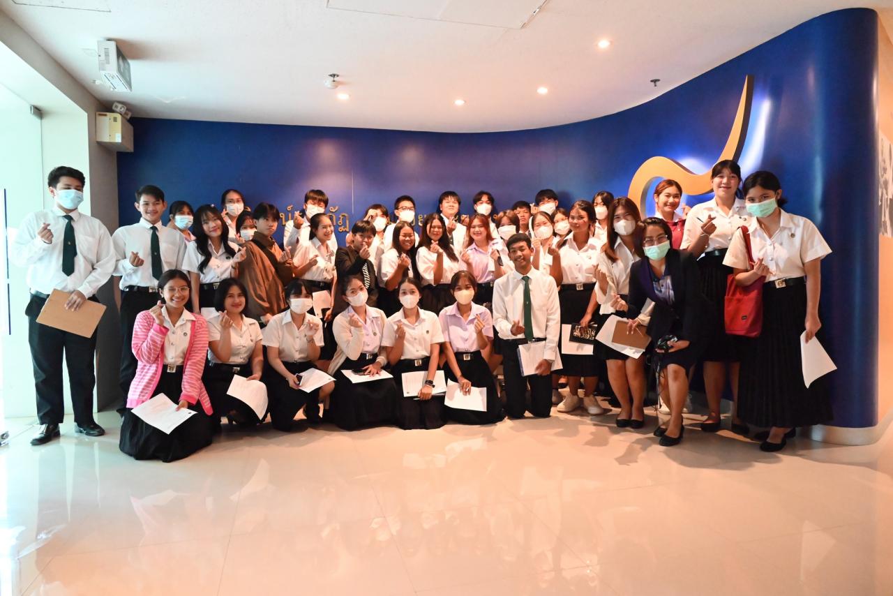 14 กรกฏาคม 2566 งานศึกษาทั่วไป รายวิชา VGE 101 ตามรอยพระยุคลบาท ได้นำนักศึกษาเข้าเยี่ยมชมและเรียนรู้ หอนิทัศน์ราชภัฏ  