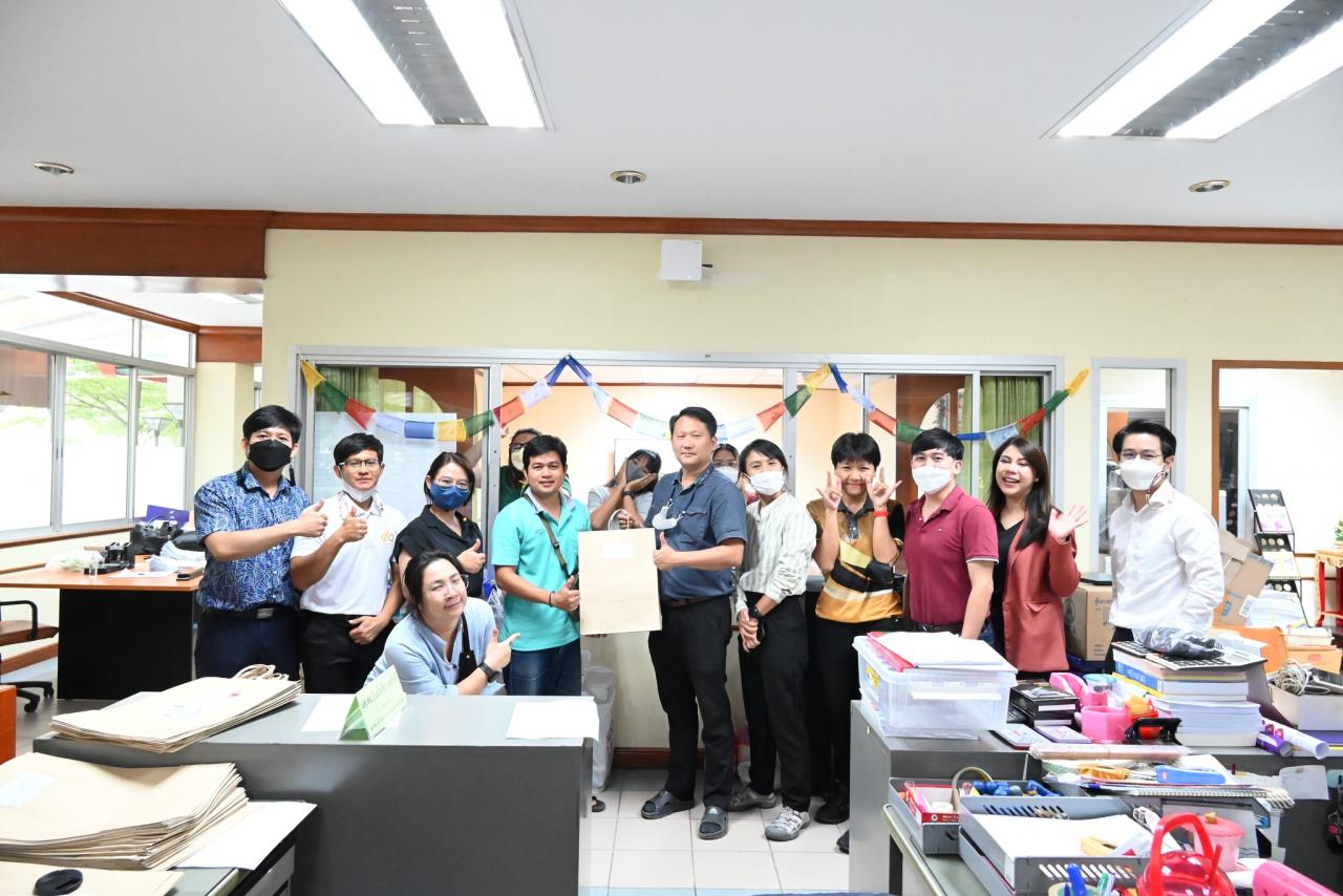 19 กรกฏาคม 2566 การประชุมติดตามการดำเนินงานของสำนัก และLEARN-Happy Work Place กิจกรรมมอบของขวัญวันเกิด   