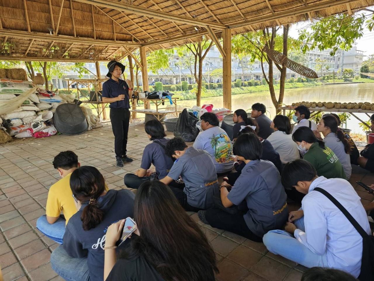 8-12 มกราคม 2567 งานศึกษาทั่วไปนำนักศึกษาเข้าเยี่ยมชมและร่วมกิจกรรม ณ ศูนย์เรียนรู้ตามหลักปรัชญาของเศรษฐกิจพอเพียง VALAYA LAND