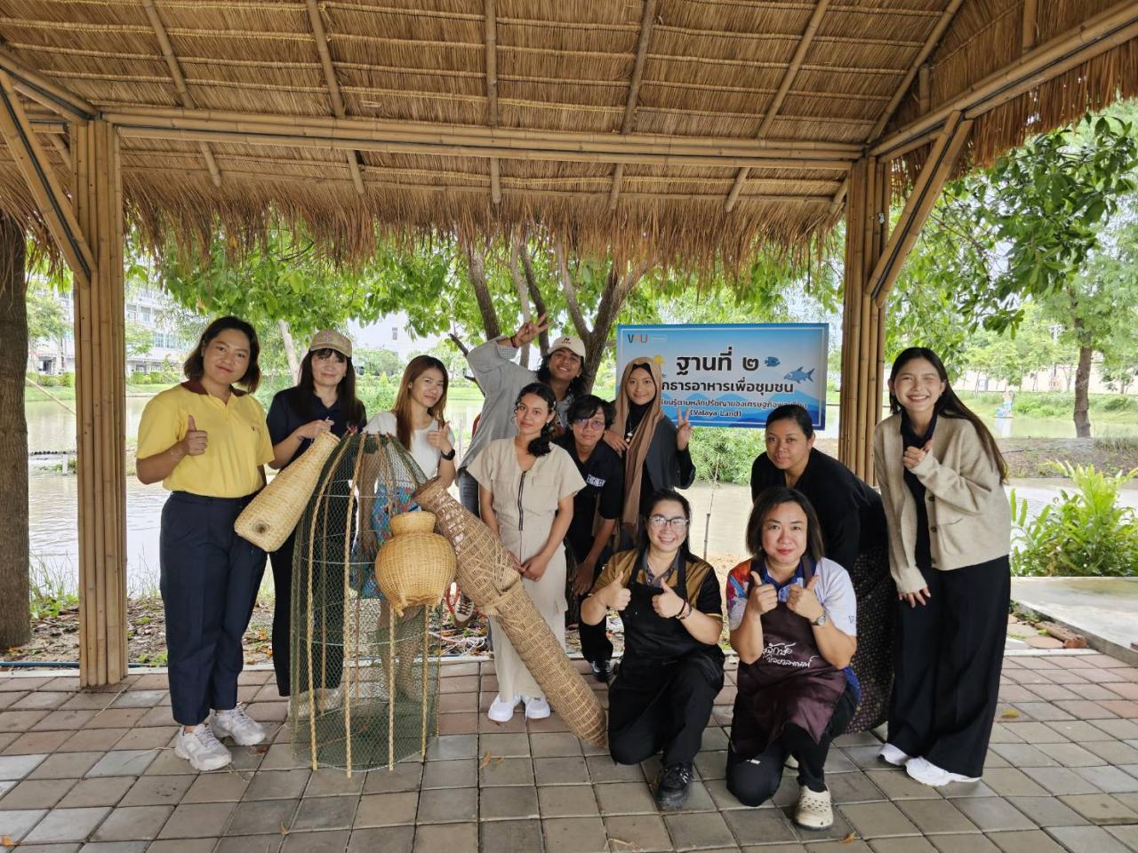  23 กรกฎาคม 2568 คณะวิทยาศาสตร์และเทคโนโลยี นำอาจารย์และนักศึกษา จาก IBT STIKOM BALI เข้าเยี่ยมชมศูนย์การเรียนรู้ตามหลักปรัชญาเศรษฐกิจพอเพียง (VALAYA LAND)